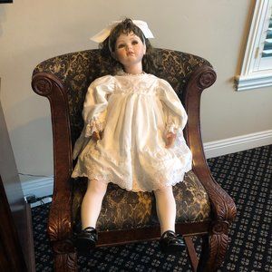 MDA Doll 1995 MS1002 White Dress Brown Hair